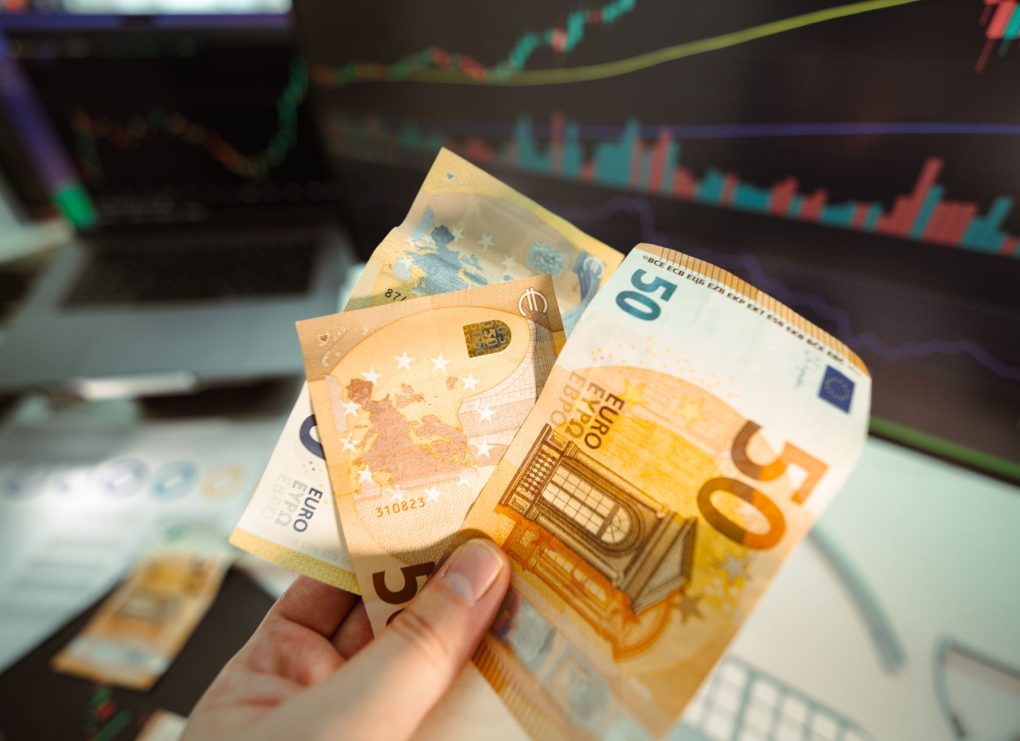 Universal Insurance stock