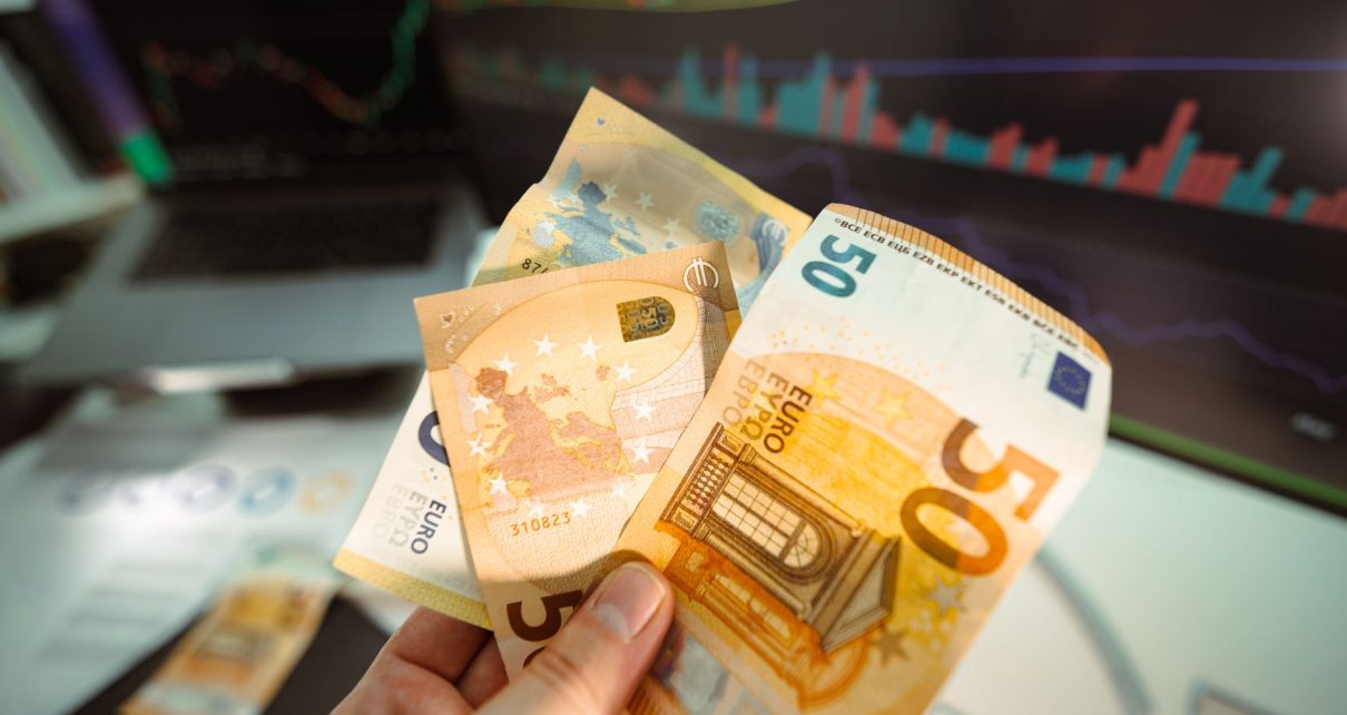 Universal Insurance stock