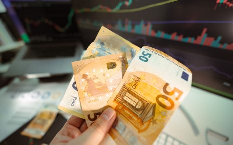 Universal Insurance stock
